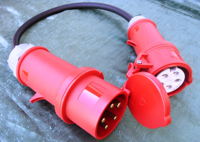  Adapter CEE 32A Male naar CEE 16A Female